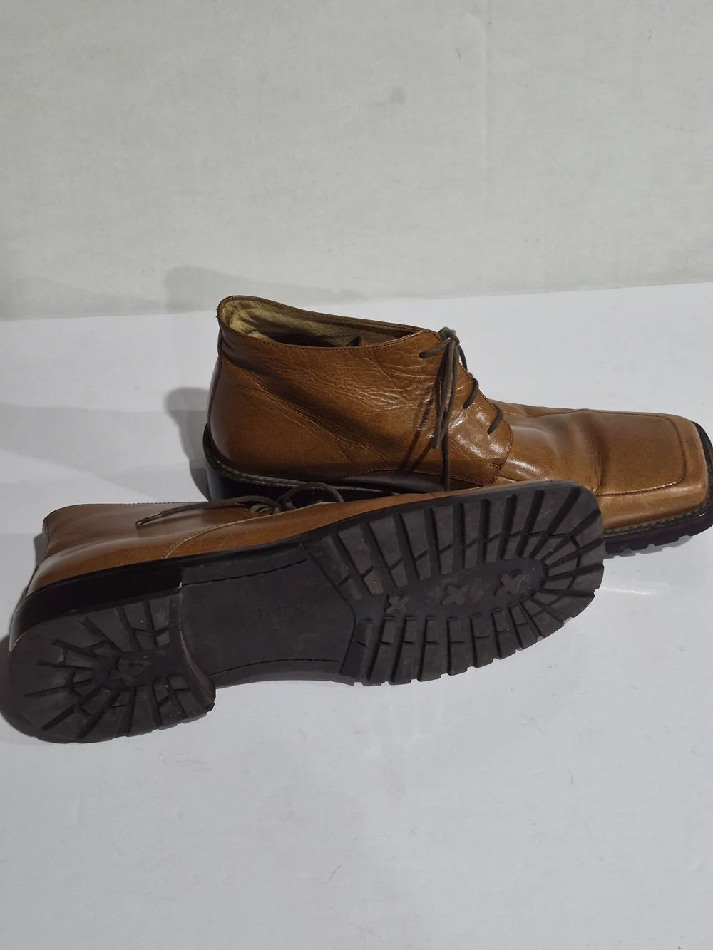 Men's Tan Leather Lace-Up Chukka Boots